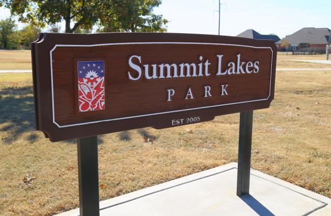 Summit Lakes Park Sign