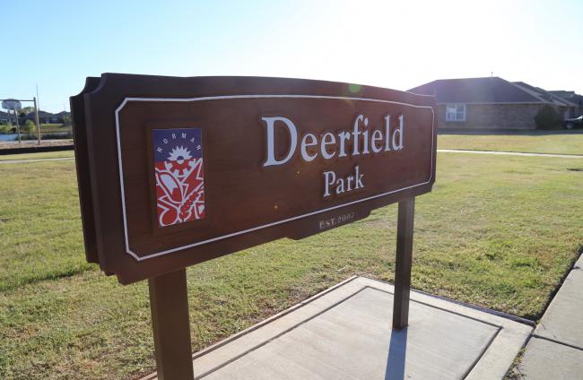 Deerfield Park Sign