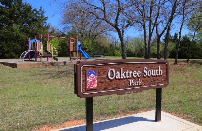 Oaktree South Park Sign