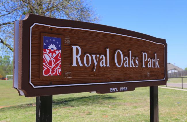 Royal Oaks Park Sign